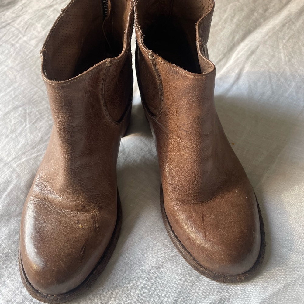 Officine Creative brown leather booties